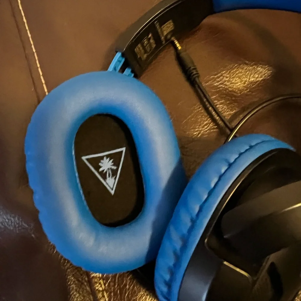Gaming key board and headphones. Both hardly used.